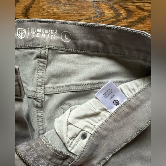 MENS BORN PRIMITIVE JORTS EUC - Picture 3 of 5